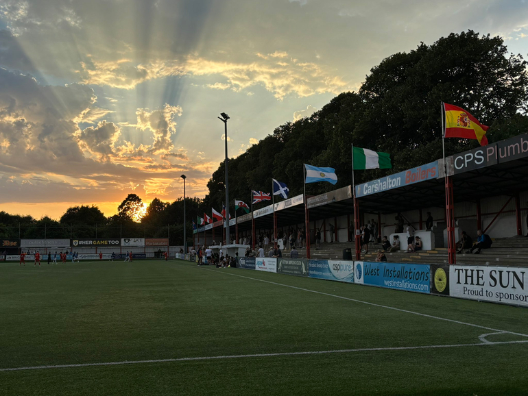 Robins win a five goal thriller