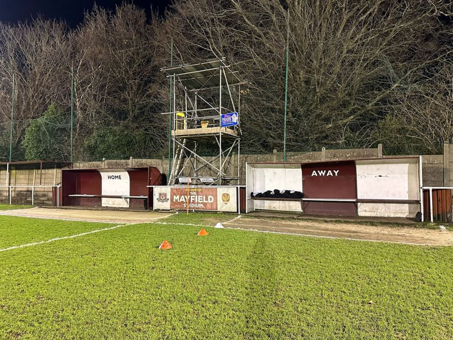 Late Oaks take the points