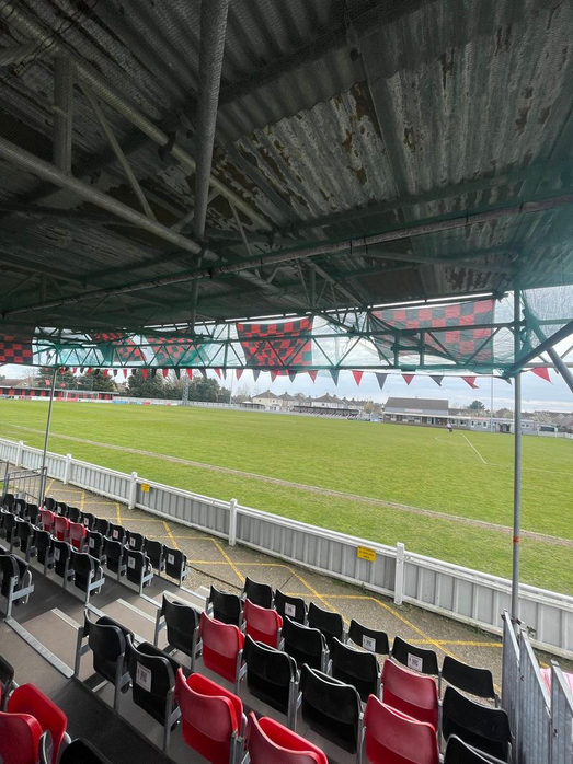 Davies swaps Swifts for Regent