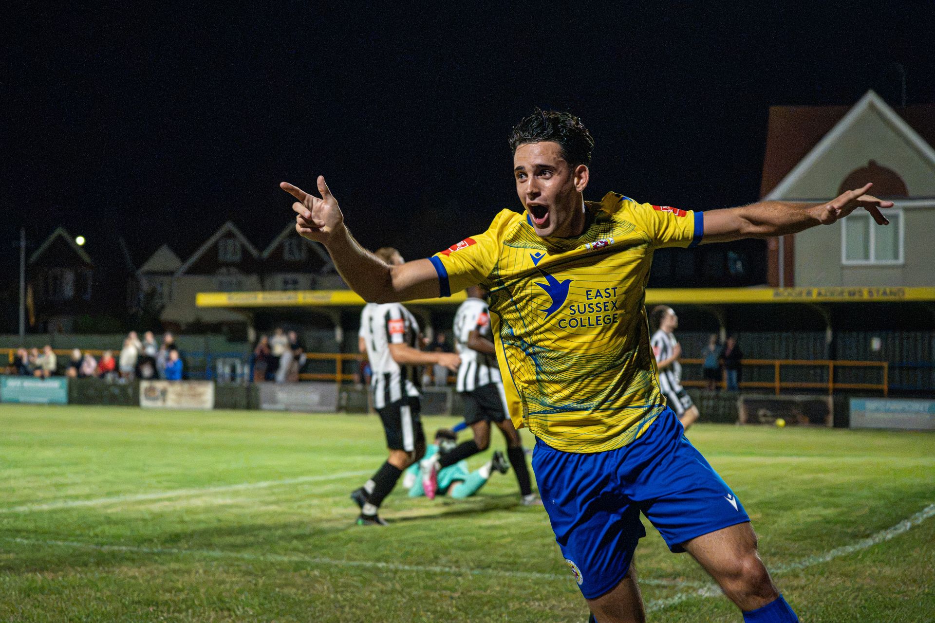 Town smash five at the seaside- whilst Erith go fourth with four