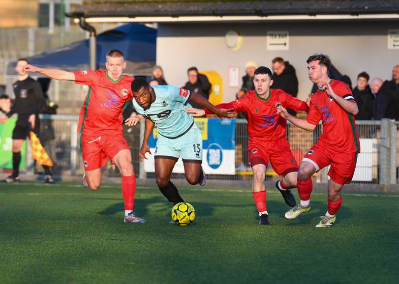 Goals galore as Uxbridge get eight and Farnham six