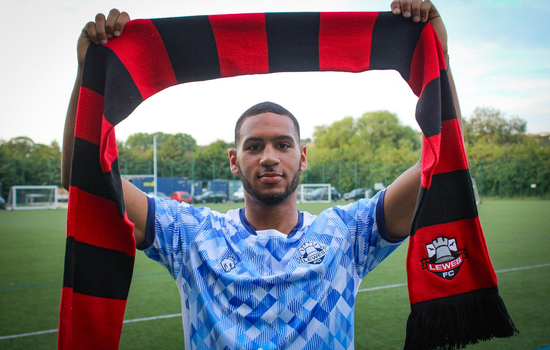 Winger Fisher joins the Rooks