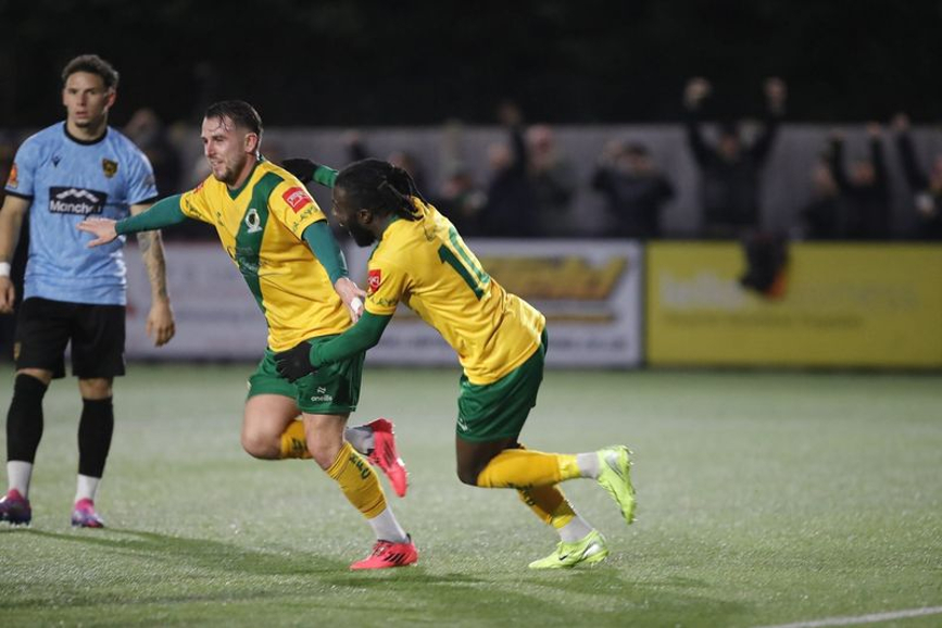 Horsham slay another giant- whilst Dover hold onto their three point lead