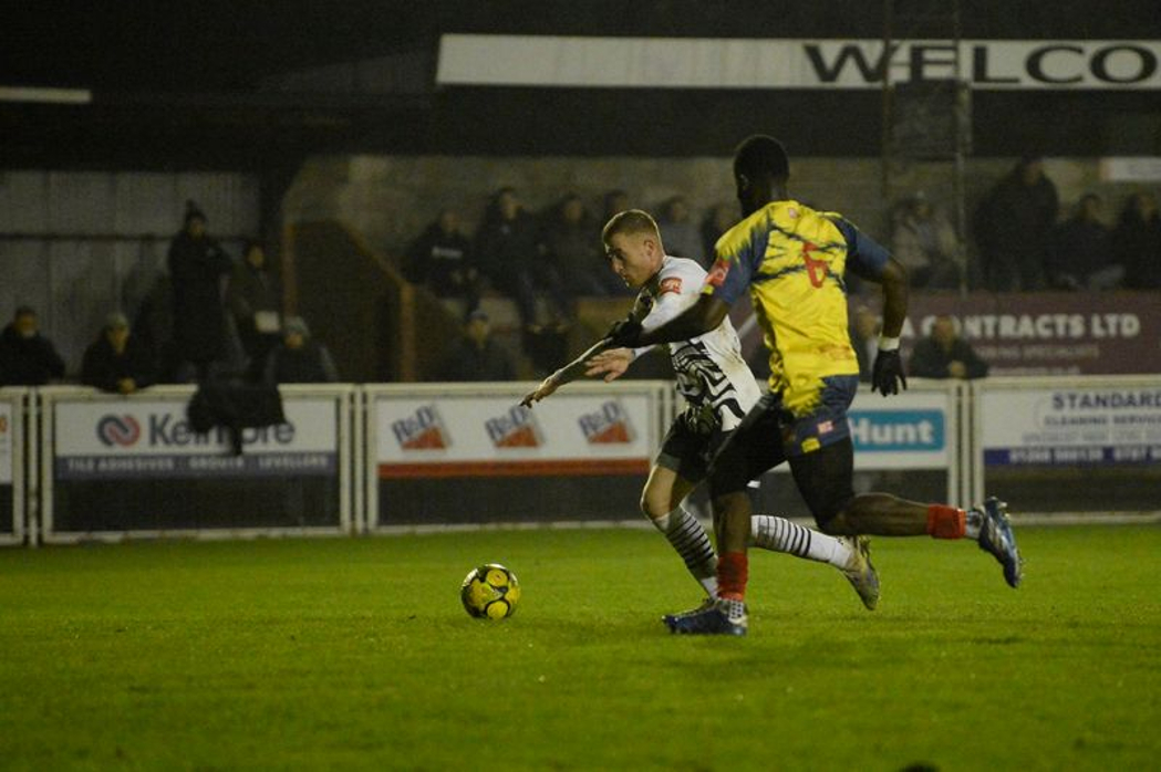 Dockers go second with victory in top five clash