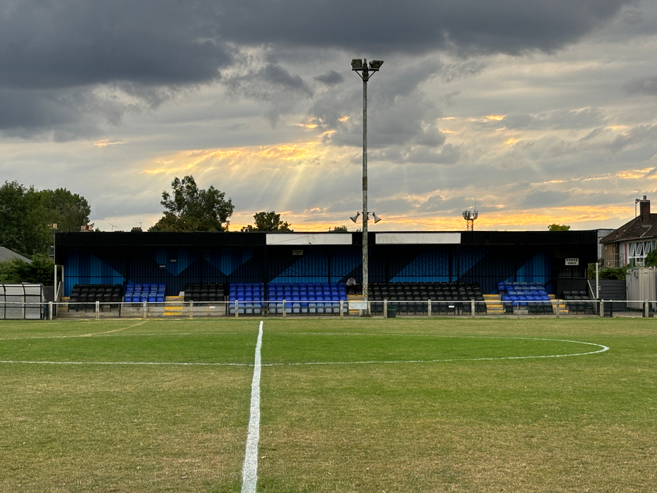 Watford keeper Braverman arrives at Stow