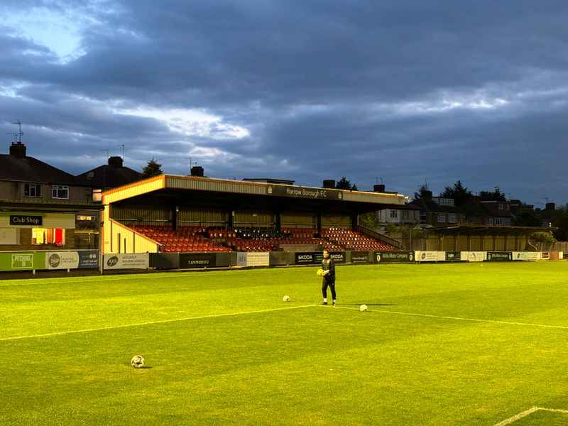 Wins for Tanners and Field as the title race continues to simmer