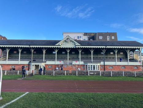 Jammers take control