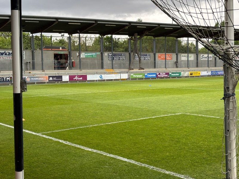 Frith arrives at the Darts- and leaves immediately!